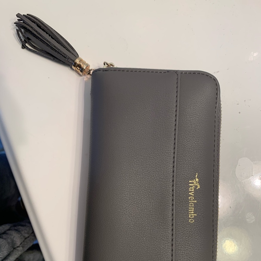 wallet wristlet